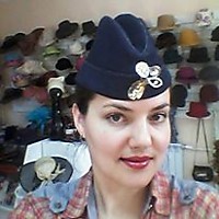 Анна Константиновна Тулина - дизайнер, владелица салона шляп, победительница Международного конкурса дизайнеров аксессуаров на Рома Фэшн Вик - 2015 в Италии - Пятигорск.